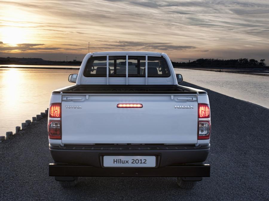  Toyota Hilux Regular Cab 2011 года  (фото 2 из 14)